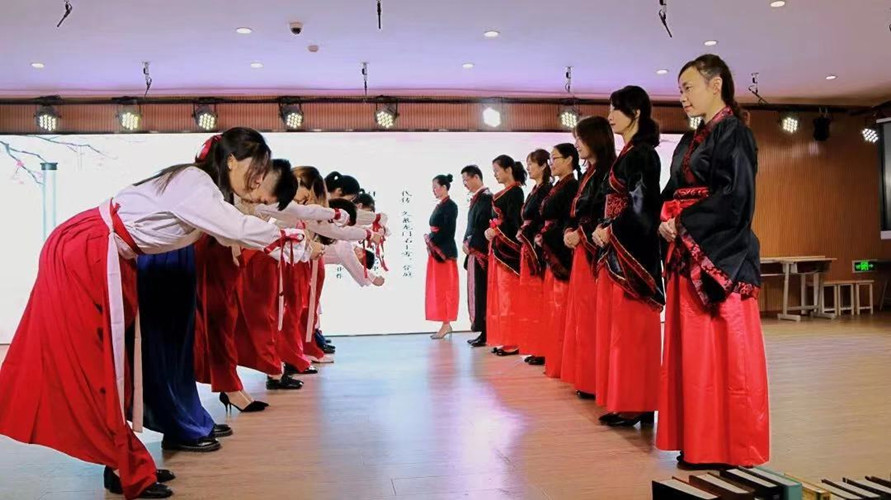 實外五龍2019年秋教師節“青藍結對”活動暨表彰大會